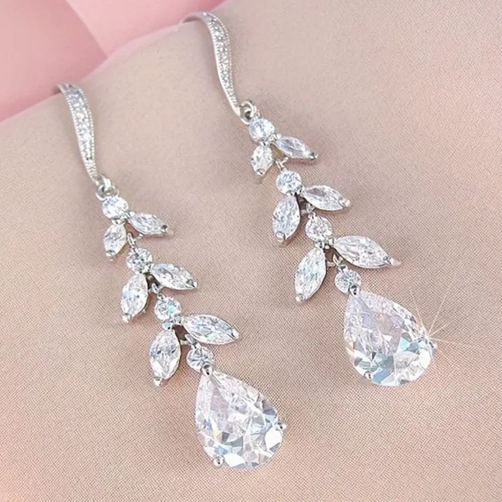 NWOT - Silver-tone Tassel Earrings with Teardrop Rhinestones and Leaf Design - Picture 4 of 5